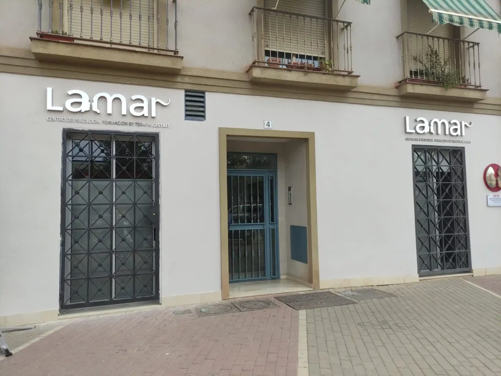 Lamar - Escuela de Psicoterapia Gestalt